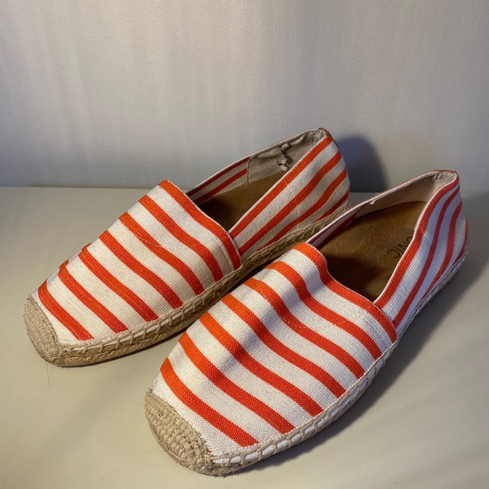 VIONIC Coast Valeri in Coral Stripe Women’s 9.5